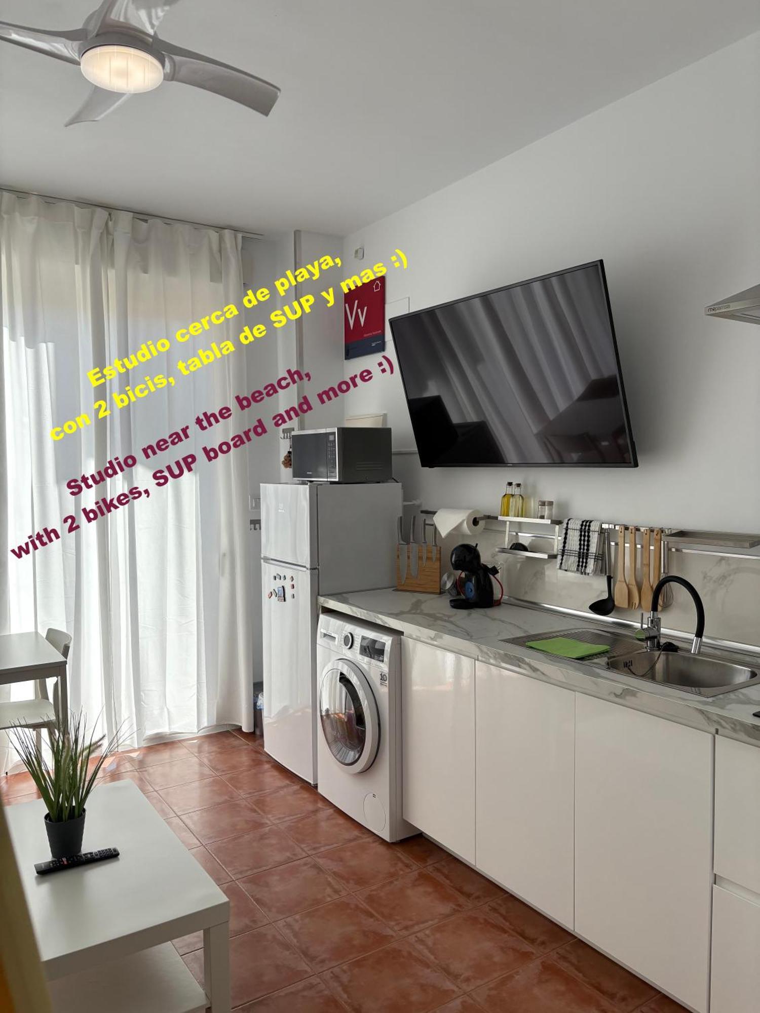 Km 0, Pisos Estudios - Planta Baja - 100m De La Playa - Flats - Ground Floor - 100m From The Beach, Cada Con Bicis & Tabla Sup, Piscina & Padel & Tenis & Mas - Each With Bikes & Sup Board, Pool & Paddle & Tennis & La Manga del Mar Menor