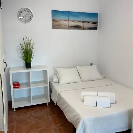 La Manga Beachside Studios: Ground Floor Retreat with Bikes & Water Sports Exterior photo