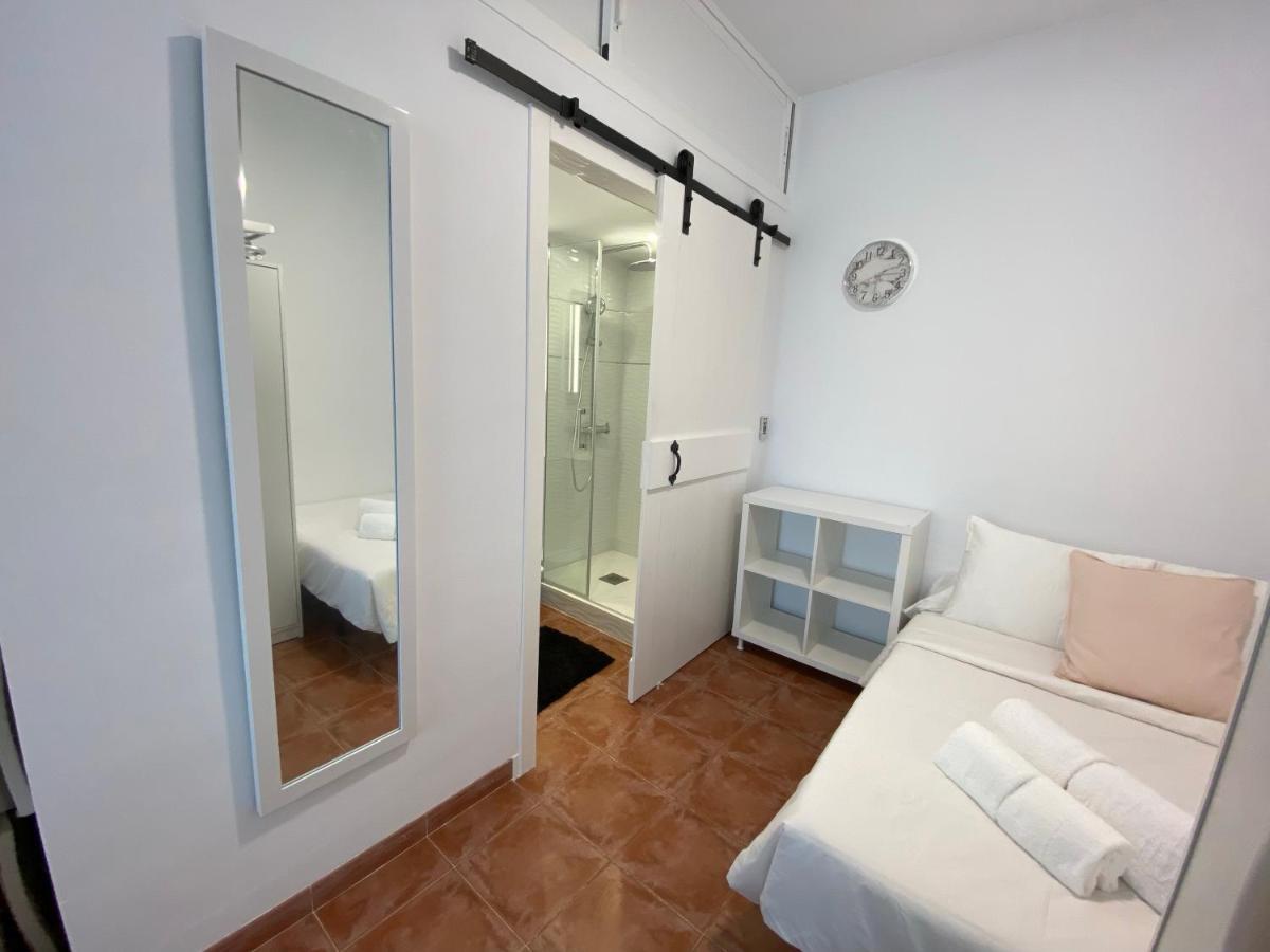 Km 0, Pisos Estudios - Planta Baja - 100m De La Playa - Flats - Ground Floor - 100m From The Beach, Cada Con Bicis & Tabla Sup, Piscina & Padel & Tenis & Mas - Each With Bikes & Sup Board, Pool & Paddle & Tennis & Appartement La Manga del Mar Menor