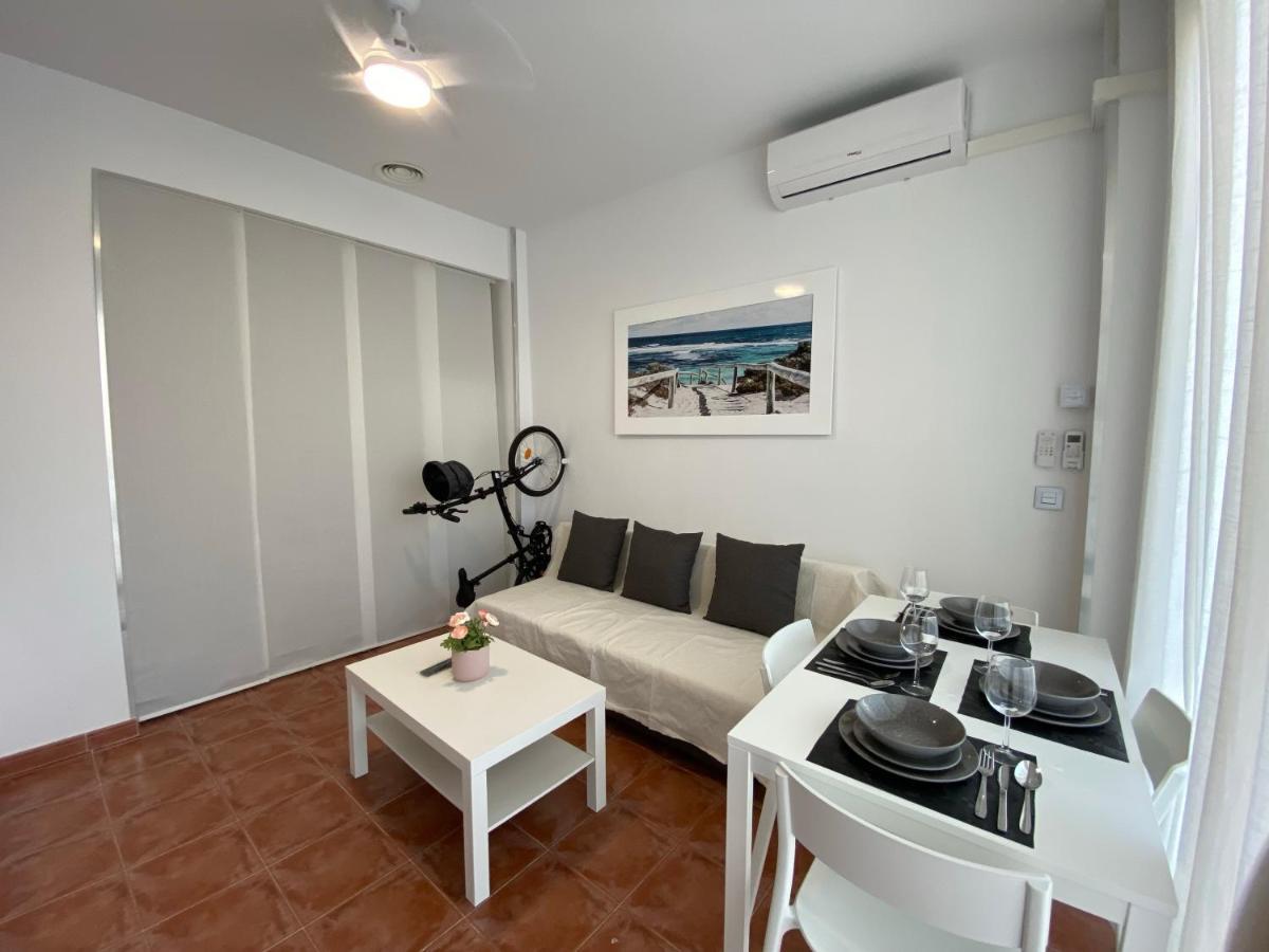 Km 0, Pisos Estudios - Planta Baja - 100m De La Playa - Flats - Ground Floor - 100m From The Beach, Cada Con Bicis & Tabla Sup, Piscina & Padel & Tenis & Mas - Each With Bikes & Sup Board, Pool & Paddle & Tennis & *