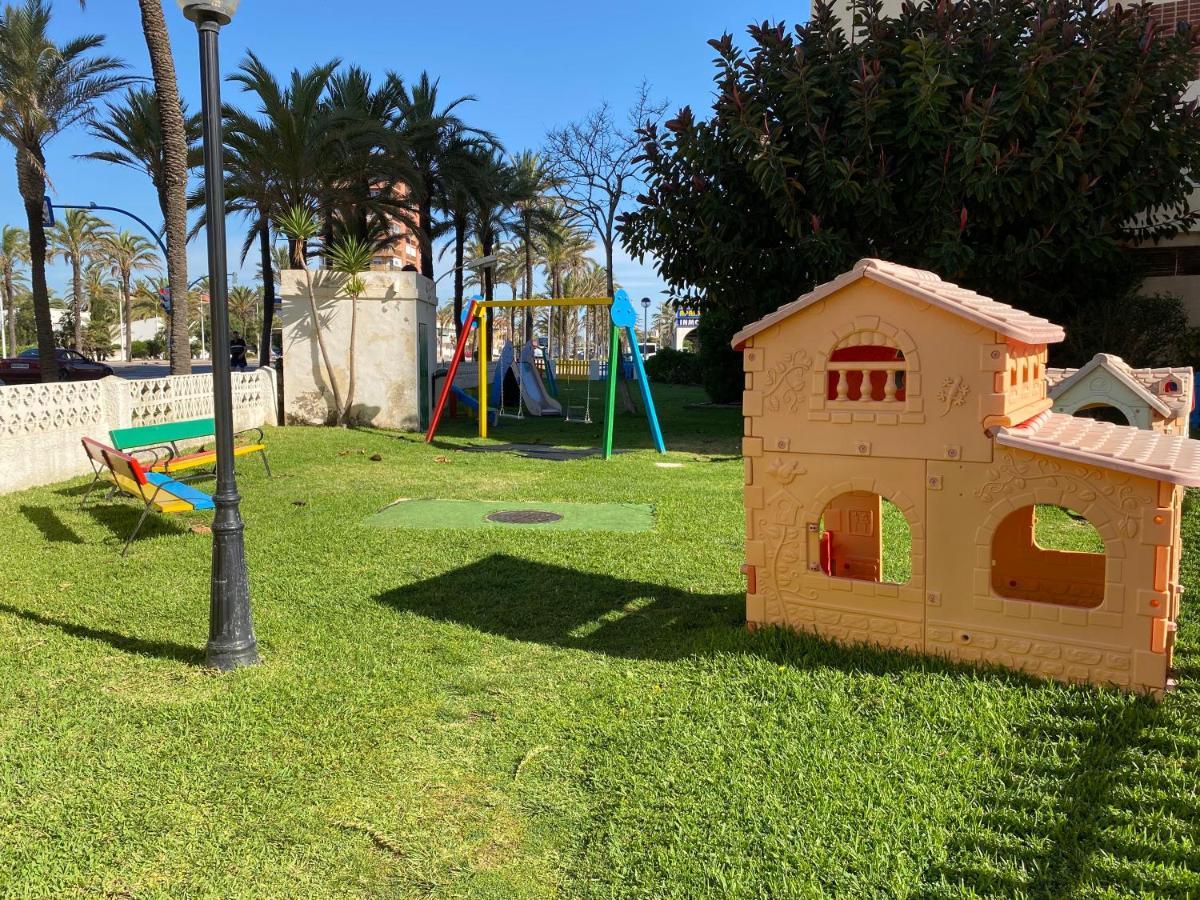 Km 0, Pisos Estudios - Planta Baja - 100m De La Playa - Flats - Ground Floor - 100m From The Beach, Cada Con Bicis & Tabla Sup, Piscina & Padel & Tenis & Mas - Each With Bikes & Sup Board, Pool & Paddle & Tennis & Appartement