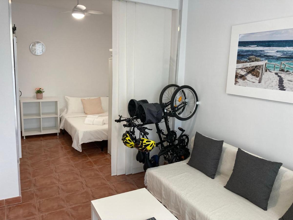Km 0, Pisos Estudios - Planta Baja - 100m De La Playa - Flats - Ground Floor - 100m From The Beach, Cada Con Bicis & Tabla Sup, Piscina & Padel & Tenis & Mas - Each With Bikes & Sup Board, Pool & Paddle & Tennis & La Manga del Mar Menor