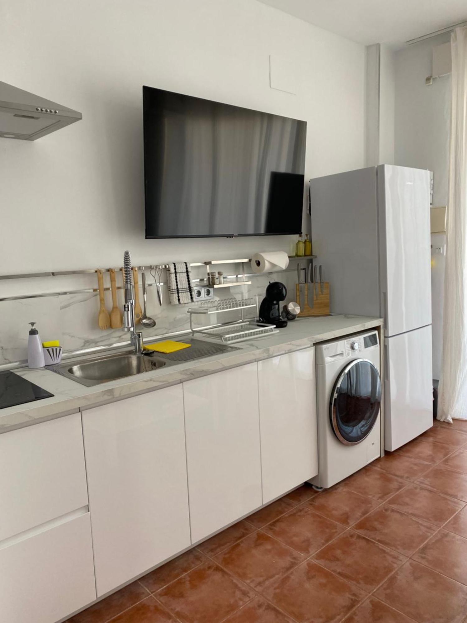 Beachside Studios: Ground Floor Retreat With Bikes & Water Sports