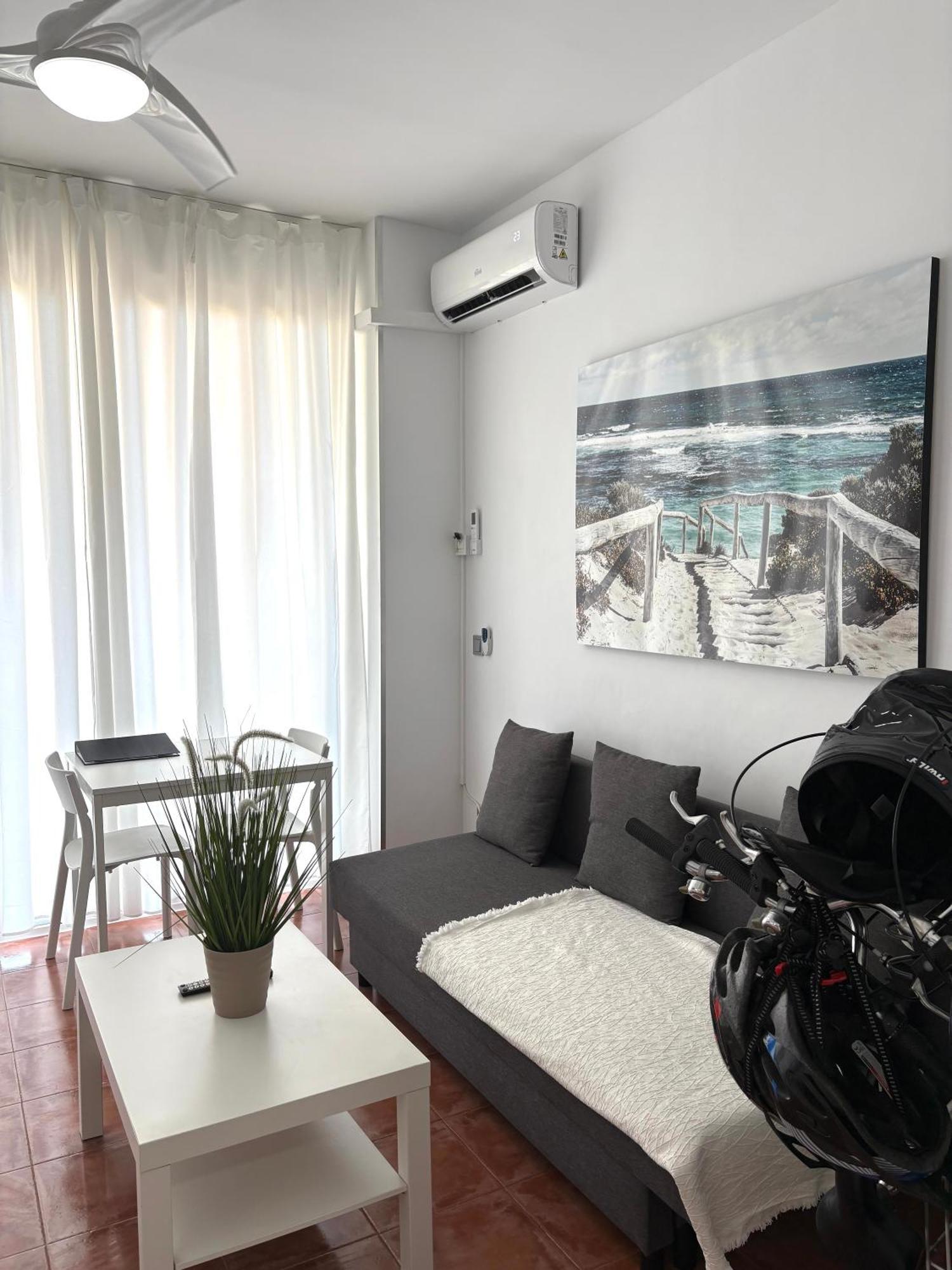 Appartement Km 0, Pisos Estudios - Planta Baja - 100m De La Playa - Flats - Ground Floor - 100m From The Beach, Cada Con Bicis & Tabla Sup, Piscina & Padel & Tenis & Mas - Each With Bikes & Sup Board, Pool & Paddle & Tennis & La Manga del Mar Menor