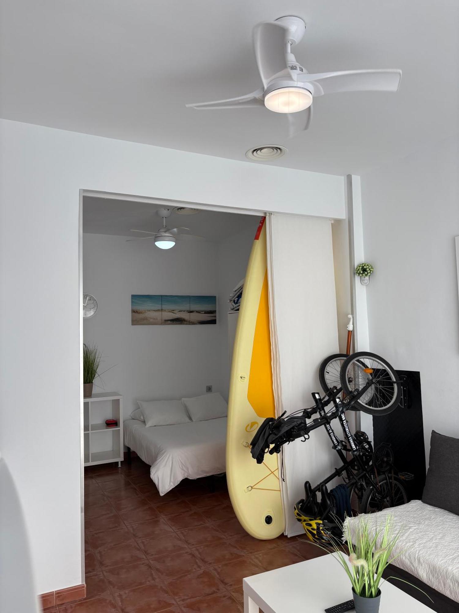Km 0, Pisos Estudios - Planta Baja - 100m De La Playa - Flats - Ground Floor - 100m From The Beach, Cada Con Bicis & Tabla Sup, Piscina & Padel & Tenis & Mas - Each With Bikes & Sup Board, Pool & Paddle & Tennis & Appartement La Manga del Mar Menor