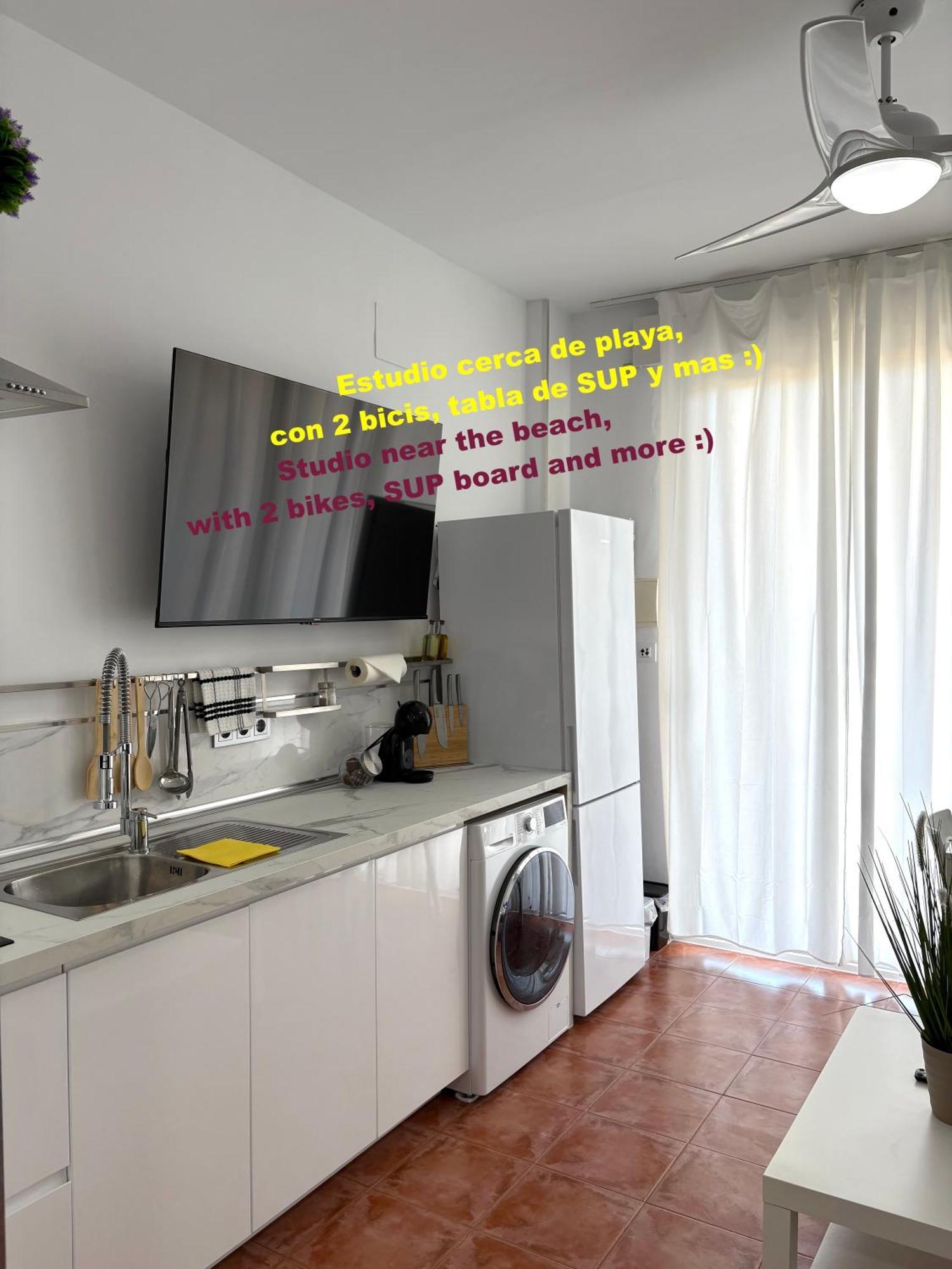 Appartement Km 0, Pisos Estudios - Planta Baja - 100m De La Playa - Flats - Ground Floor - 100m From The Beach, Cada Con Bicis & Tabla Sup, Piscina & Padel & Tenis & Mas - Each With Bikes & Sup Board, Pool & Paddle & Tennis & *